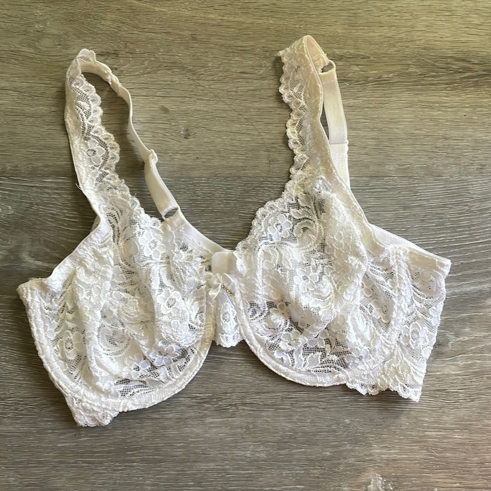 2/$20 White lace bra 38C/36D